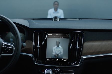 İK Uzmanı Olarak Adaylarla İş Görüşmesi Yapan Volvo