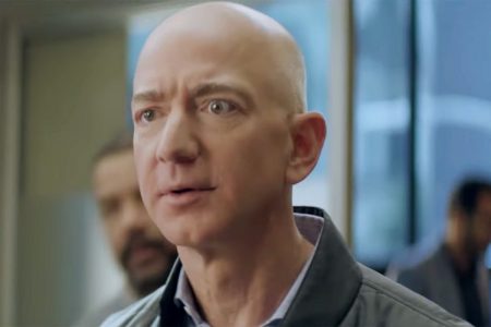Jeff Bezos, Amazon’un Super Bowl Reklamında Rol Aldı