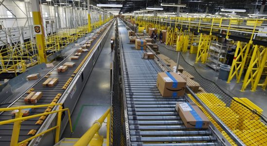 İnsanlar, Amazon’dan Sipariş Etmedikleri Paketler Alıyorlar