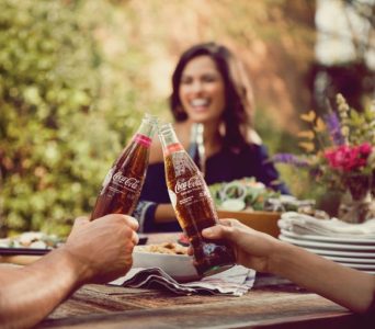 Coca Cola’dan Mirasına Vurgu Yapan İki Yeni Tat: Şeftali ve Ahududu