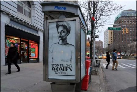 İki Sanatçı New York Sokaklarındaki Reklamları Sanat Eserleri ile Değiştiriyor!