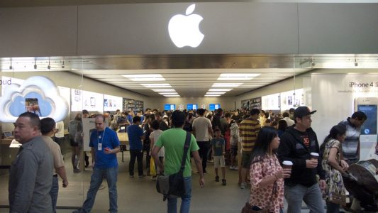Birçok İnsan, Apple Store’lardaki Hizmetten Şikayetçi