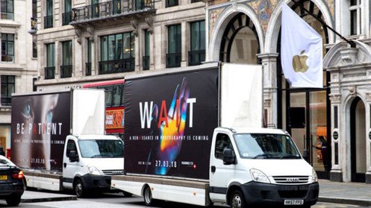 Huawei, P20 Reklamını Apple ve Samsung Mağazalarının Yakınlarında Yapıyor