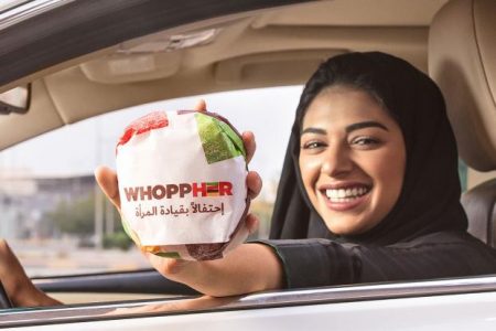 Burger King, Suudi Arabistan’daki Kadın Şoförlere Ücretsiz Hamburger Veriyor