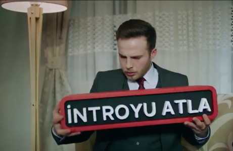 Netflix, Sadece Netflix’te Olan Özelliklerini Yaratıcı Videolarla Gerçek Hayata Uyarladı