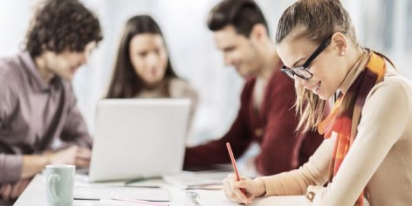 Türkiye’de Üniversite Öğrencilerinin Zamanı Dersten Çok İşte Geçiyor