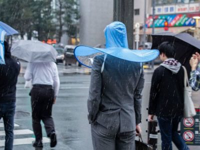 Kafa Kondomuna Benzetilen İlginç Tasarımlı Japon Şemsiyesi