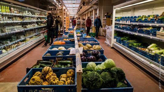 Müşterilerin Aynı Zamanda Çalışan Olduğu Süpermarket Konsepti