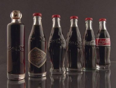 Coca-Cola’nın Cam Şişelerinin Yıllar İçindeki Değişimi