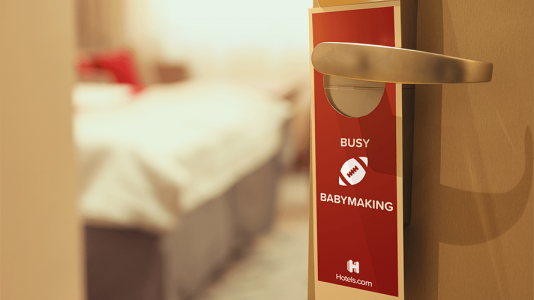 Hotels.com, Super Bowl’u Kazanan Takımın Taraftarlarına Bebek Yapmaları İçin Oda Verecek