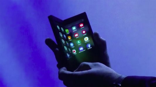 Hız Kesmeden Devam Eden Katlanabilir Telefon Yarışı