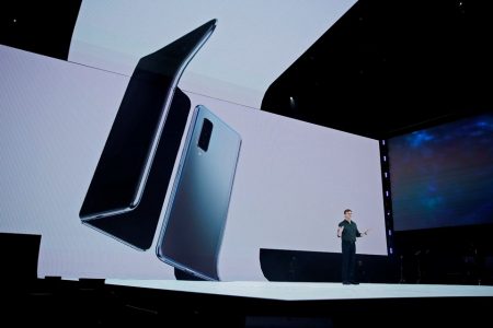 Samsung Katlanabilir Telefonu Galaxy Fold’u Tanıttı