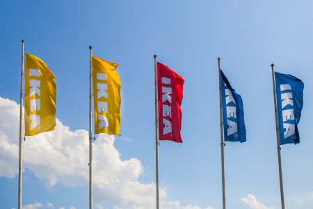 IKEA, Küçük Bir Kızın Hayalindeki Unicorn’lu IKEA Bayrağını Sergiledi