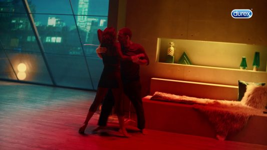 Durex Yeni Ürünü Maraton’un Reklam Filminde ‘Sakın Gelme’ Diyor