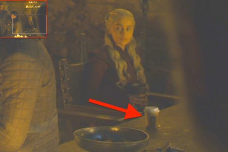 Game of Thrones’ta Gözüken Starbucks Bardağının Olayı Neydi?